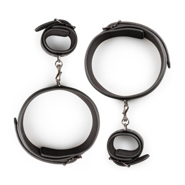 EasyToys Tigh & Wrist Cuff Restraint Set EasyToys Tigh & Wrist Cuff Restraint Set